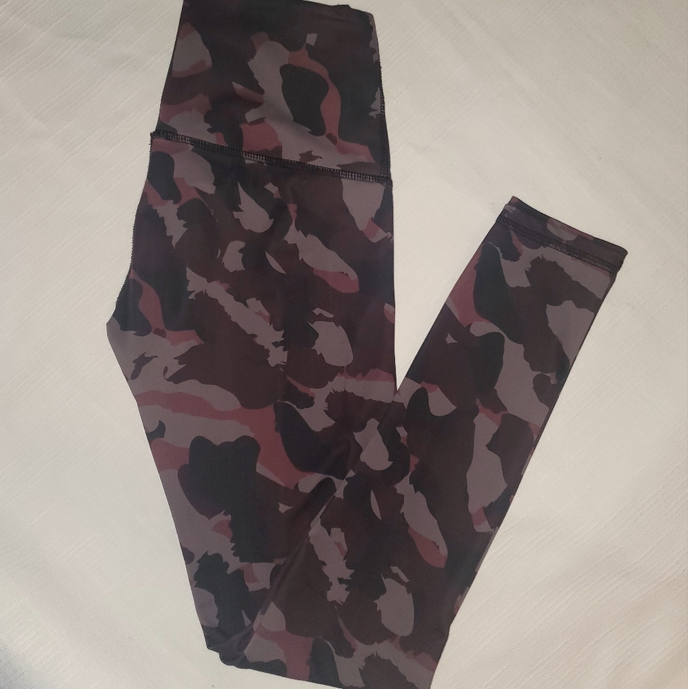 Noli sz S Purple Camo Leggings